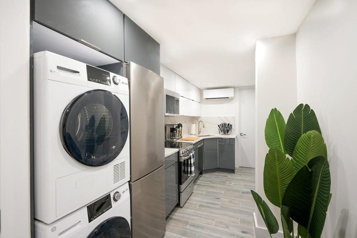 317 Ues Apartment