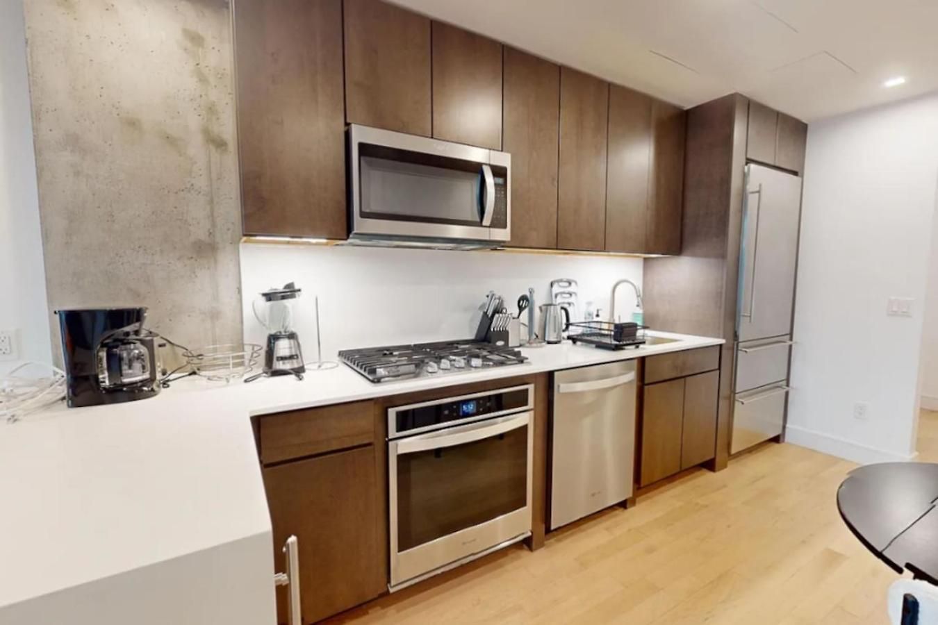 Sleek Two Bedroom In Manhattan New York