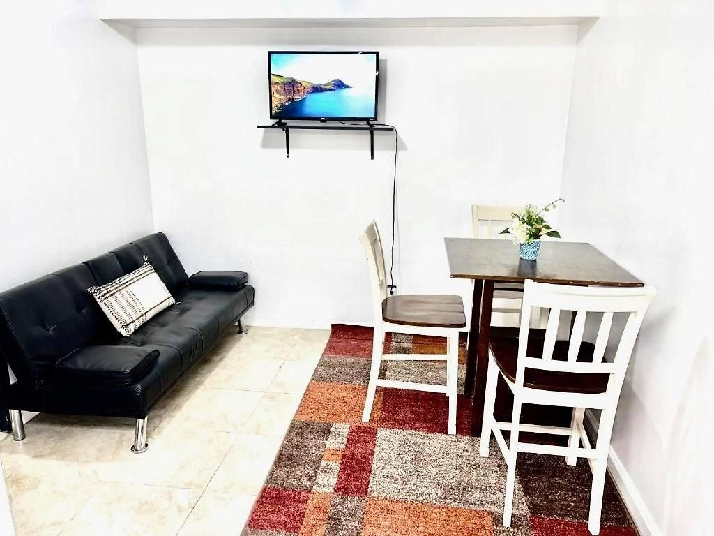 Completely Private 2 Bedroom With Backyard In Lic !!! *