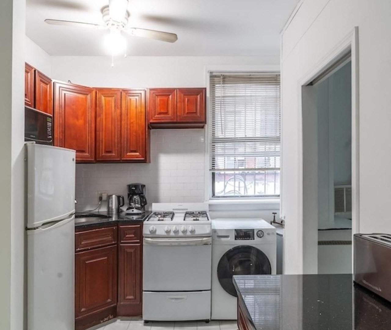 Nyc 3br Steps From Times Square & Transit *