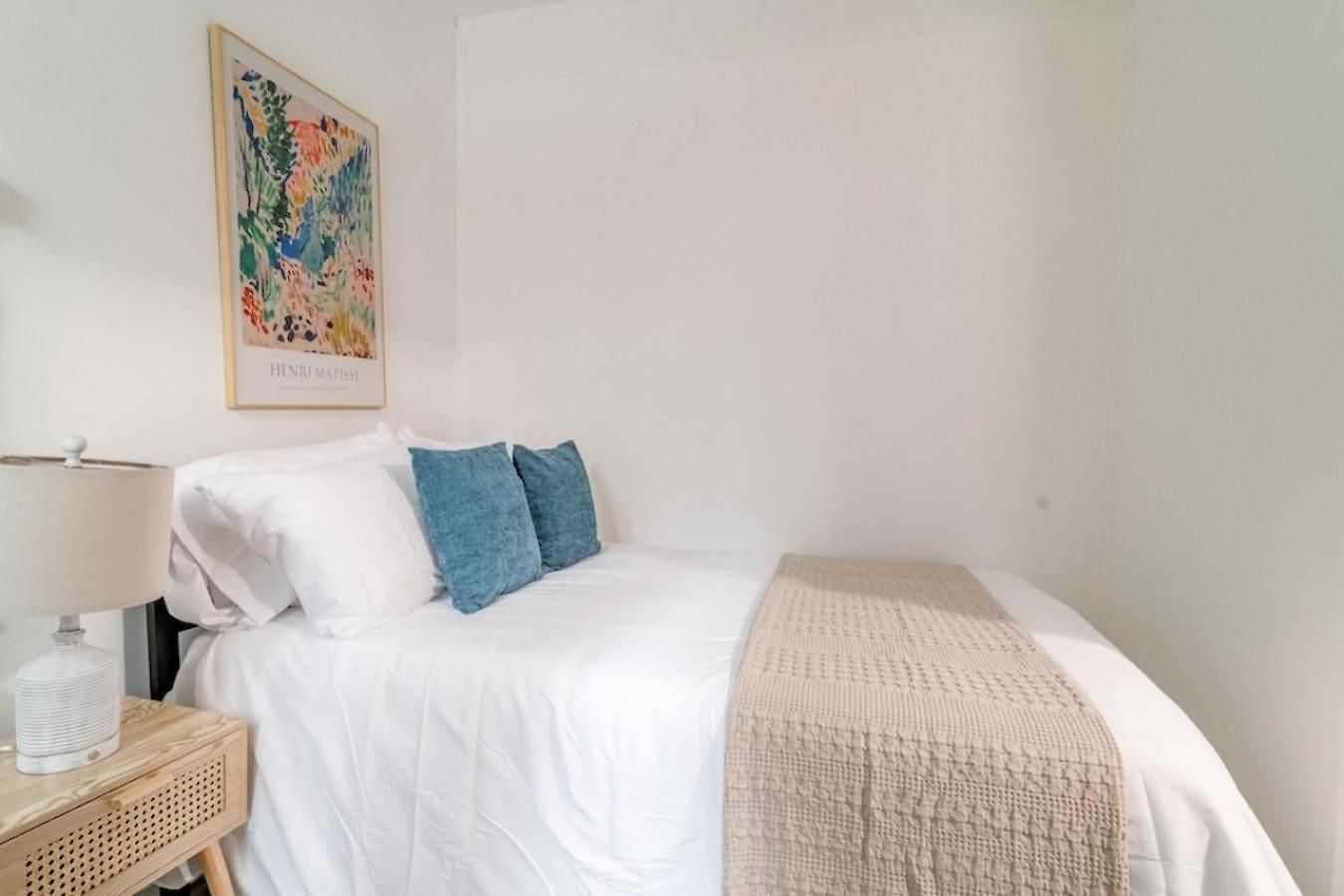 Nyc 3br Steps From Times Square & Transit Apartment *