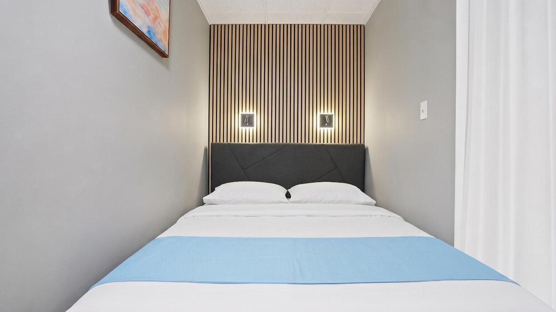 Elegant 3 Bedroom Unit In Lower Manhattan *