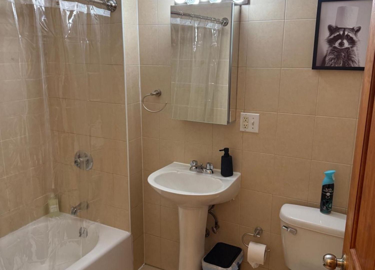 Guest house Chic Times Square 1br Entire - Private Kitchen & Bath - Hosts 4 New York