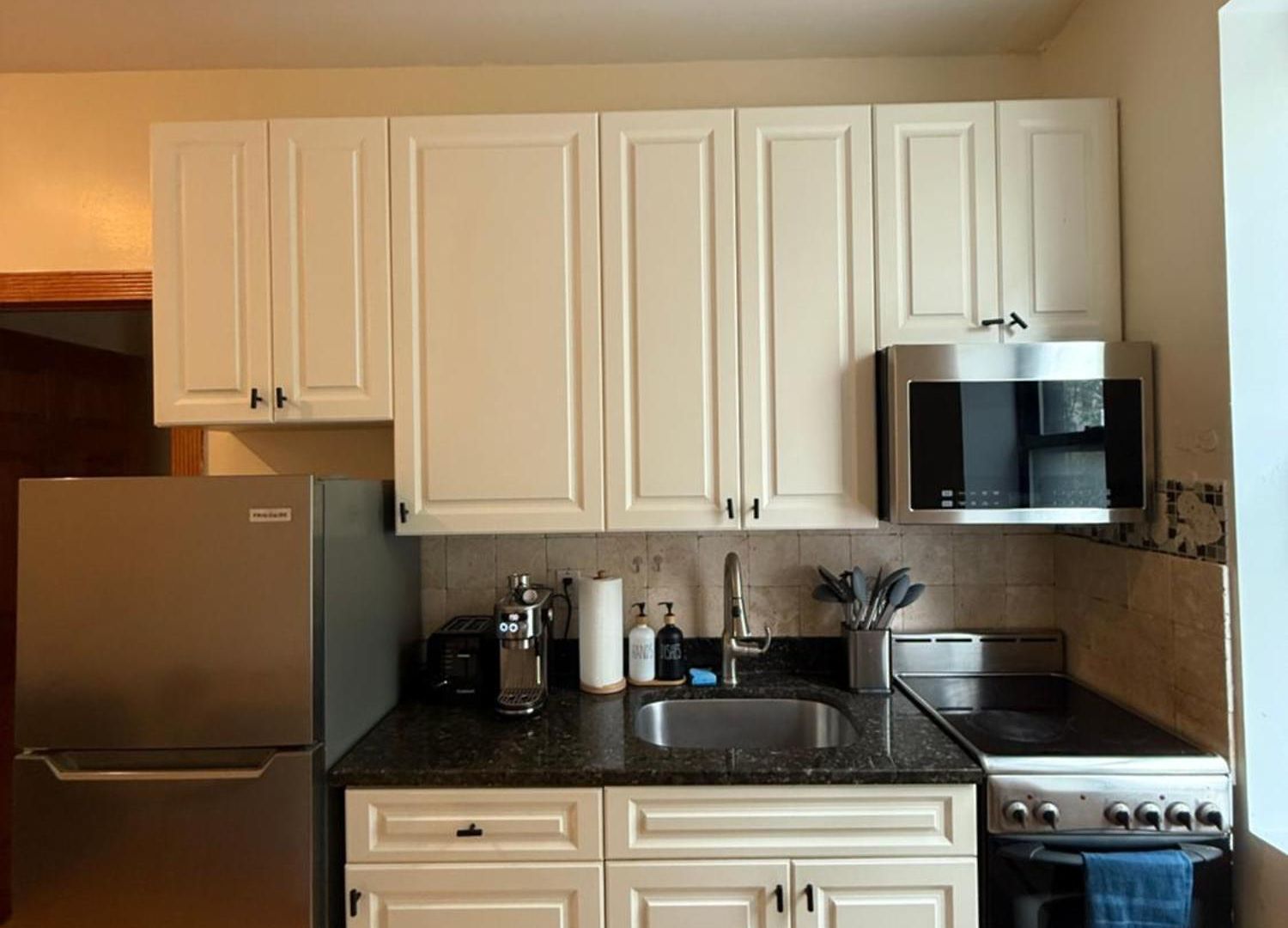 Chic Times Square 1br Entire - Private Kitchen & Bath - Hosts 4 New York