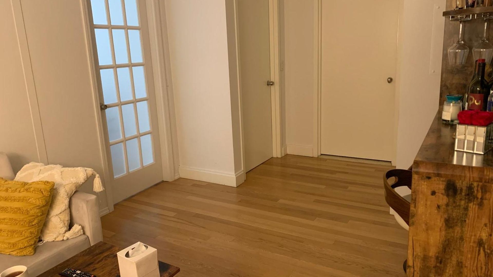 Street Large Private Bedroom ,high Speed Internet -female Only Homestay *