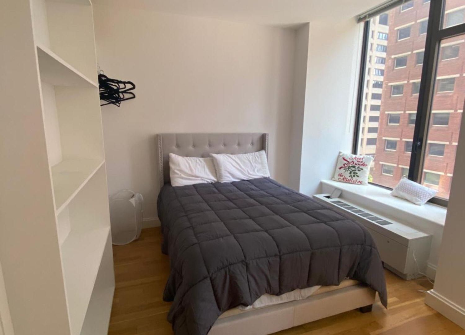 Street Large Private Bedroom ,high Speed Internet -female Only Homestay *