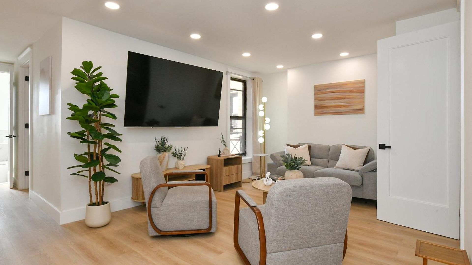 Chic 4br Stay-steps Away From Park Aparthotel 4*