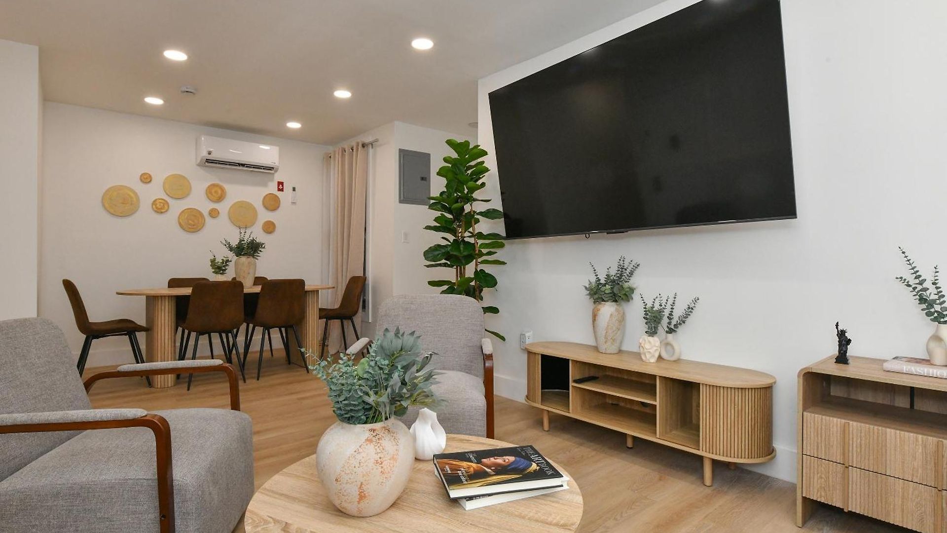 Chic 4br Stay-steps Away From Park Aparthotel New York