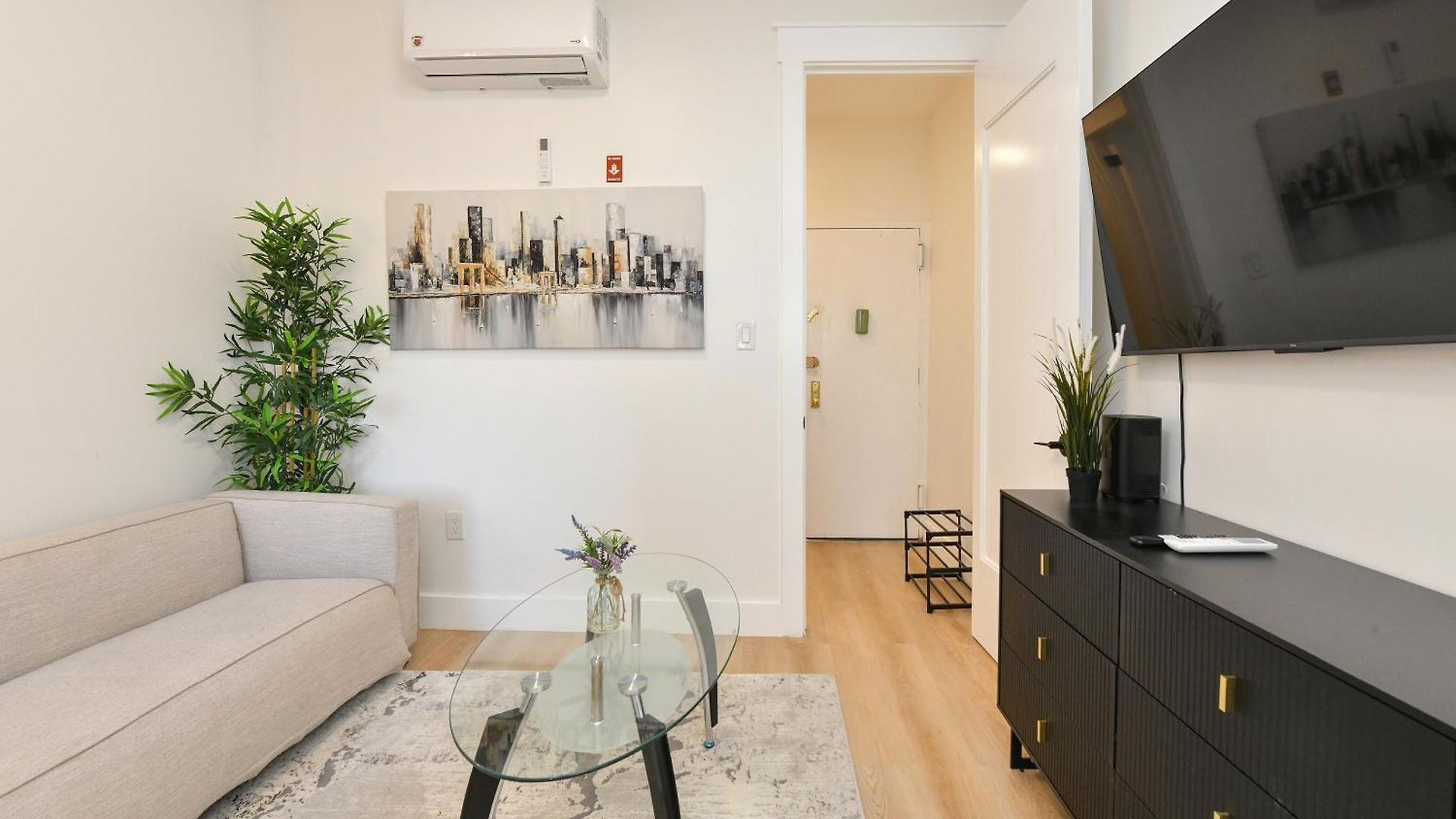 Chic 2br Stay-steps From Park Aparthotel 4*