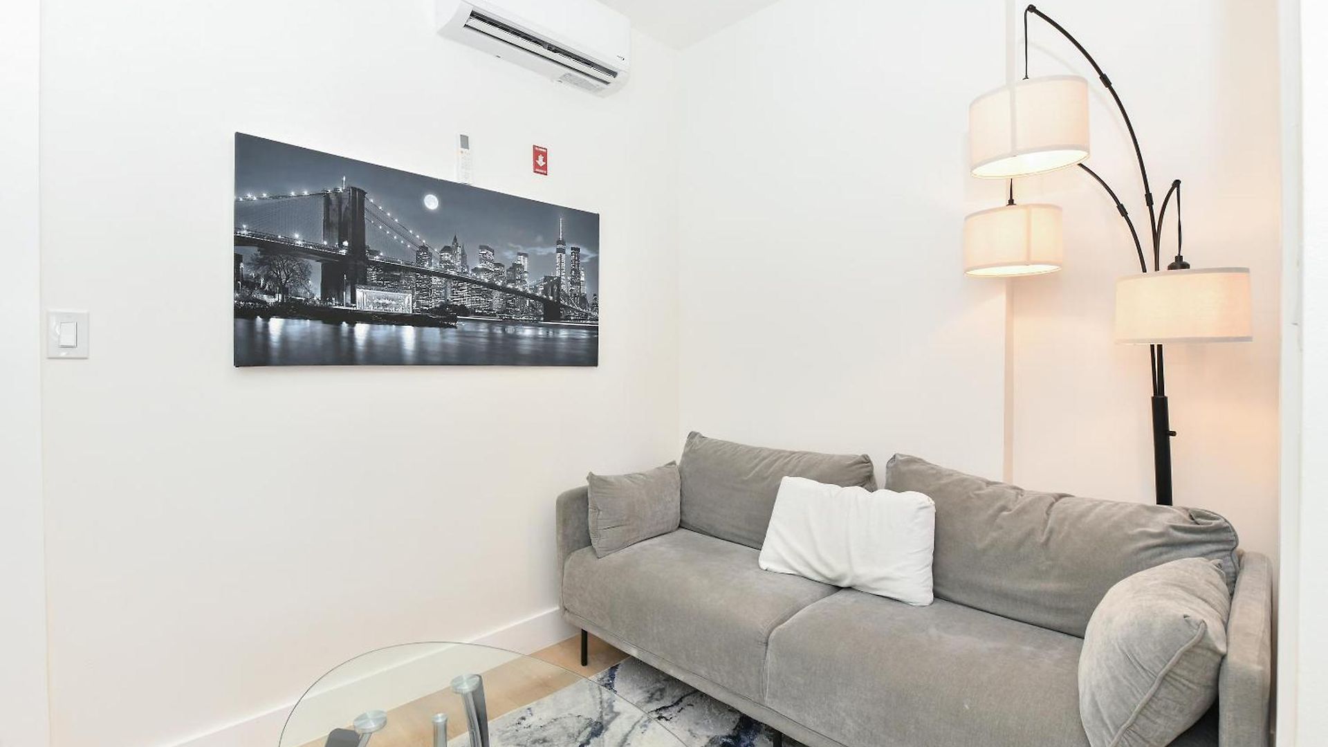 Modern 2br Near Park 2*