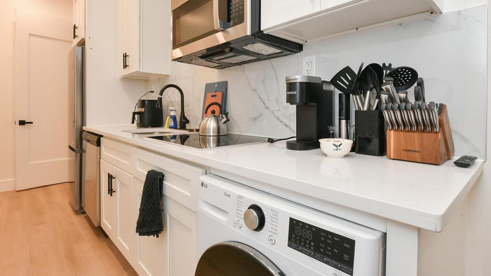Chic 2br Stay-steps From Park