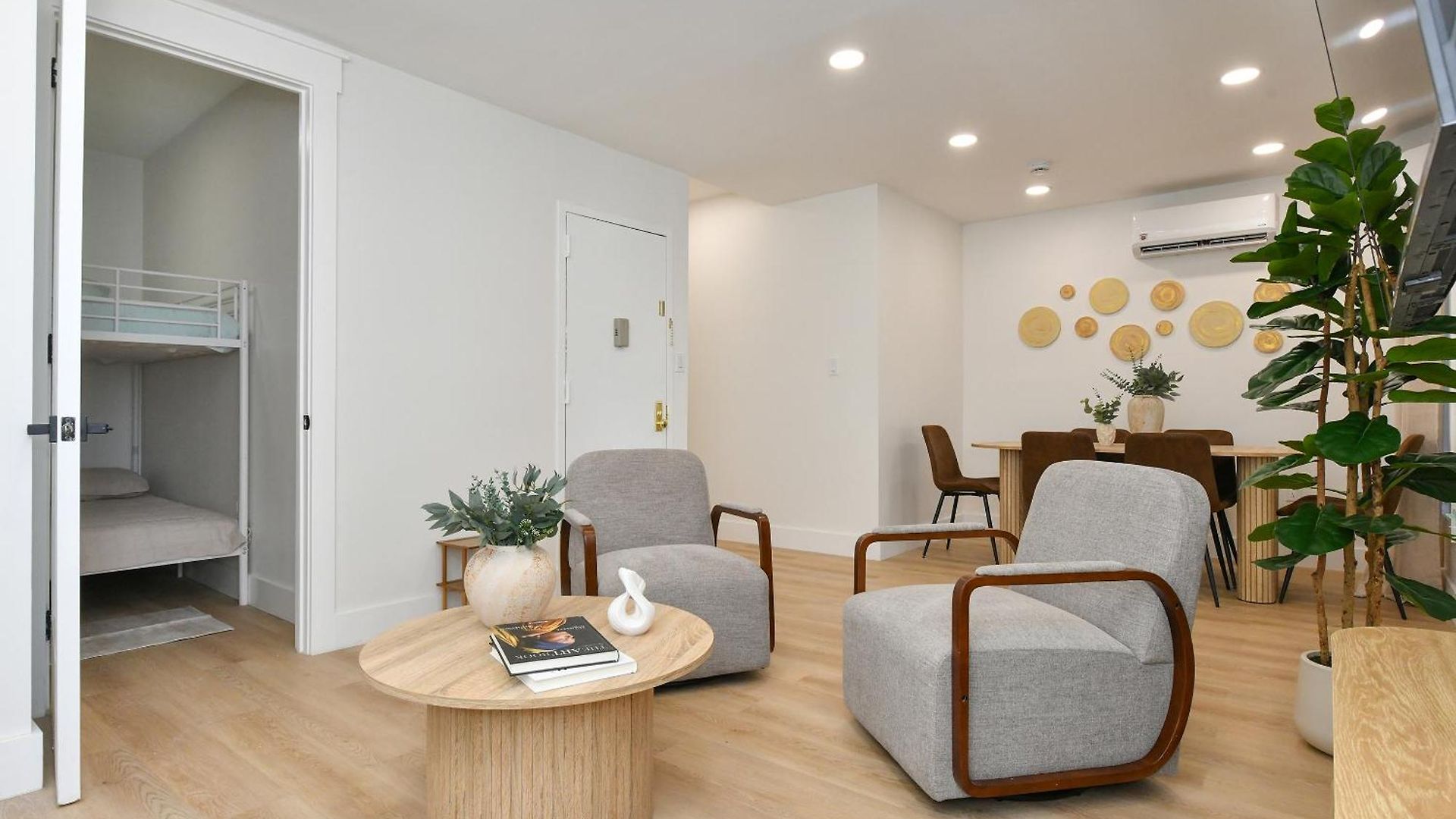Chic 4br Stay-steps Away From Park Aparthotel New York