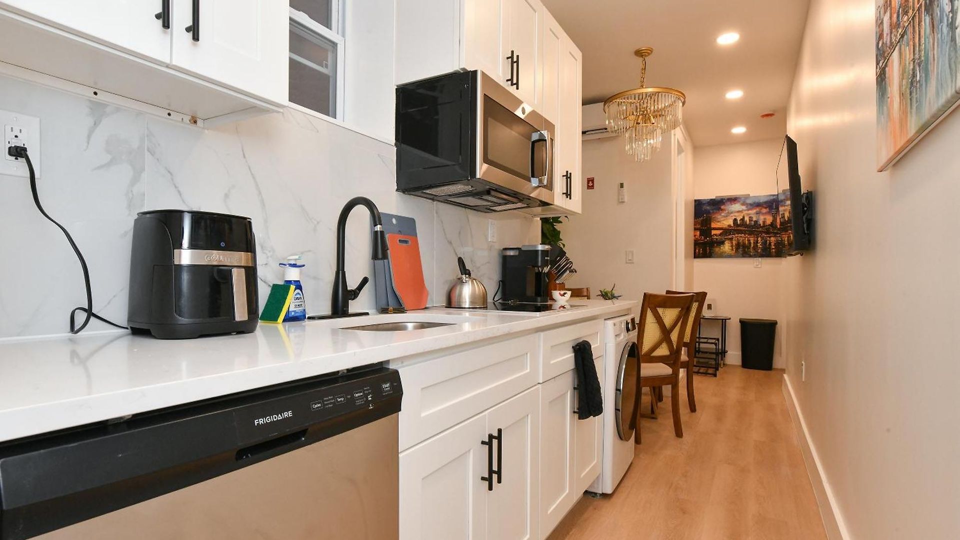 Modern 2br Near Park