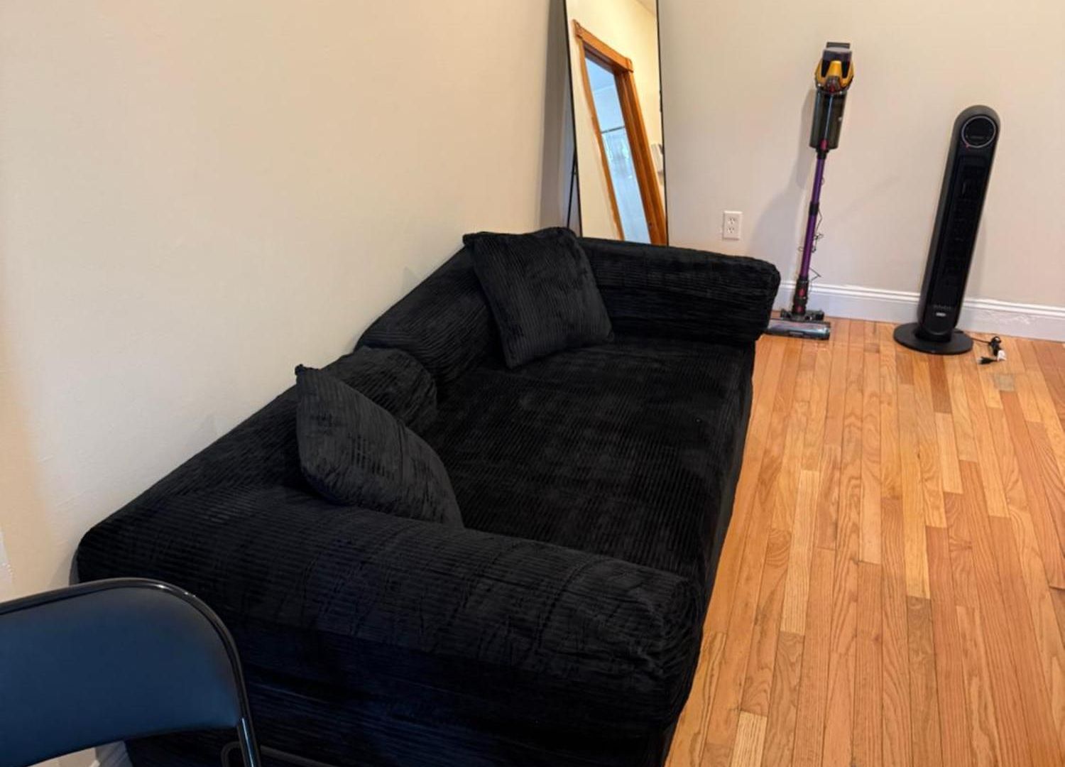 Chic Times Square 1br Entire - Private Kitchen & Bath - Hosts 4 Guest house *
