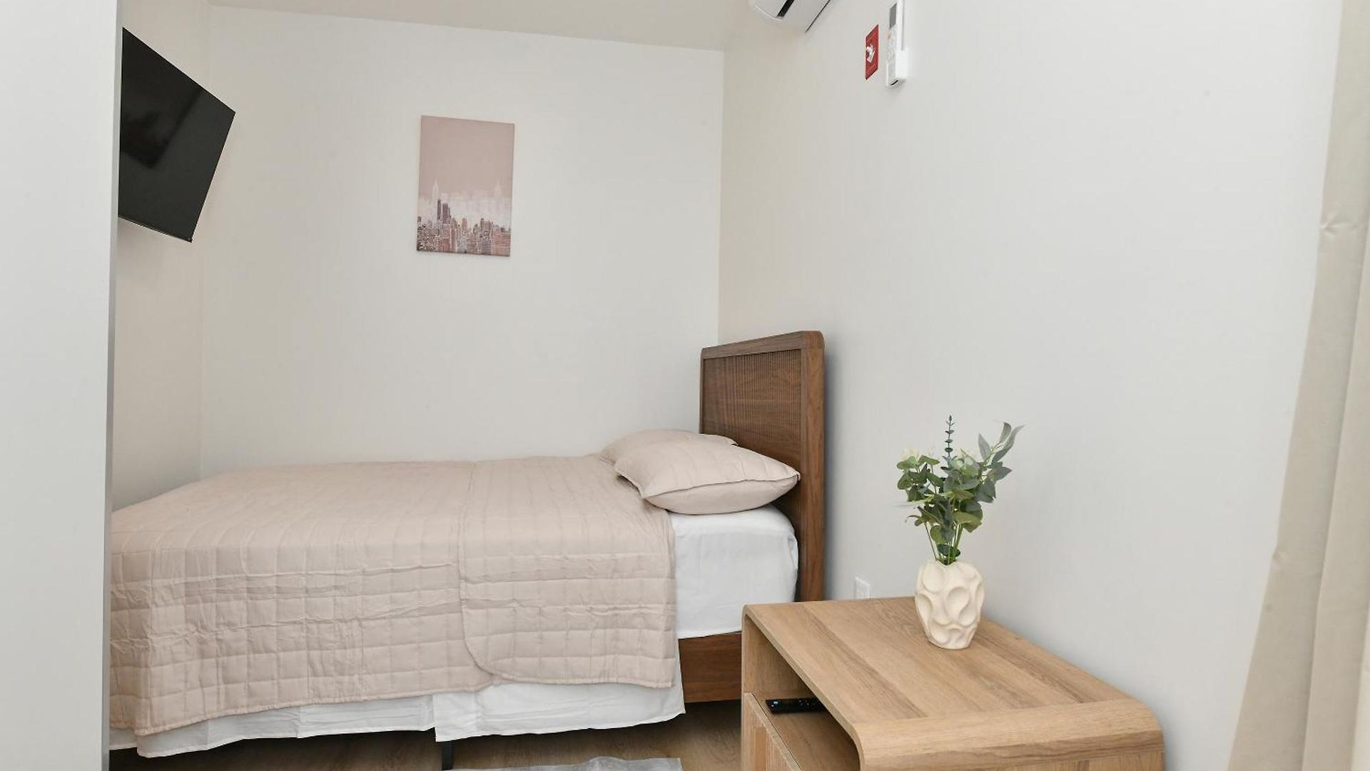 Chic 4br Stay-steps Away From Park Aparthotel 4*