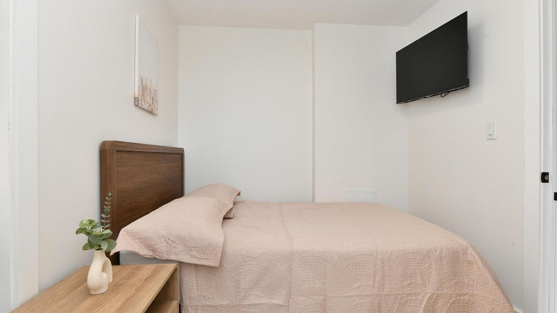 Chic 4br Stay-steps Away From Park Aparthotel