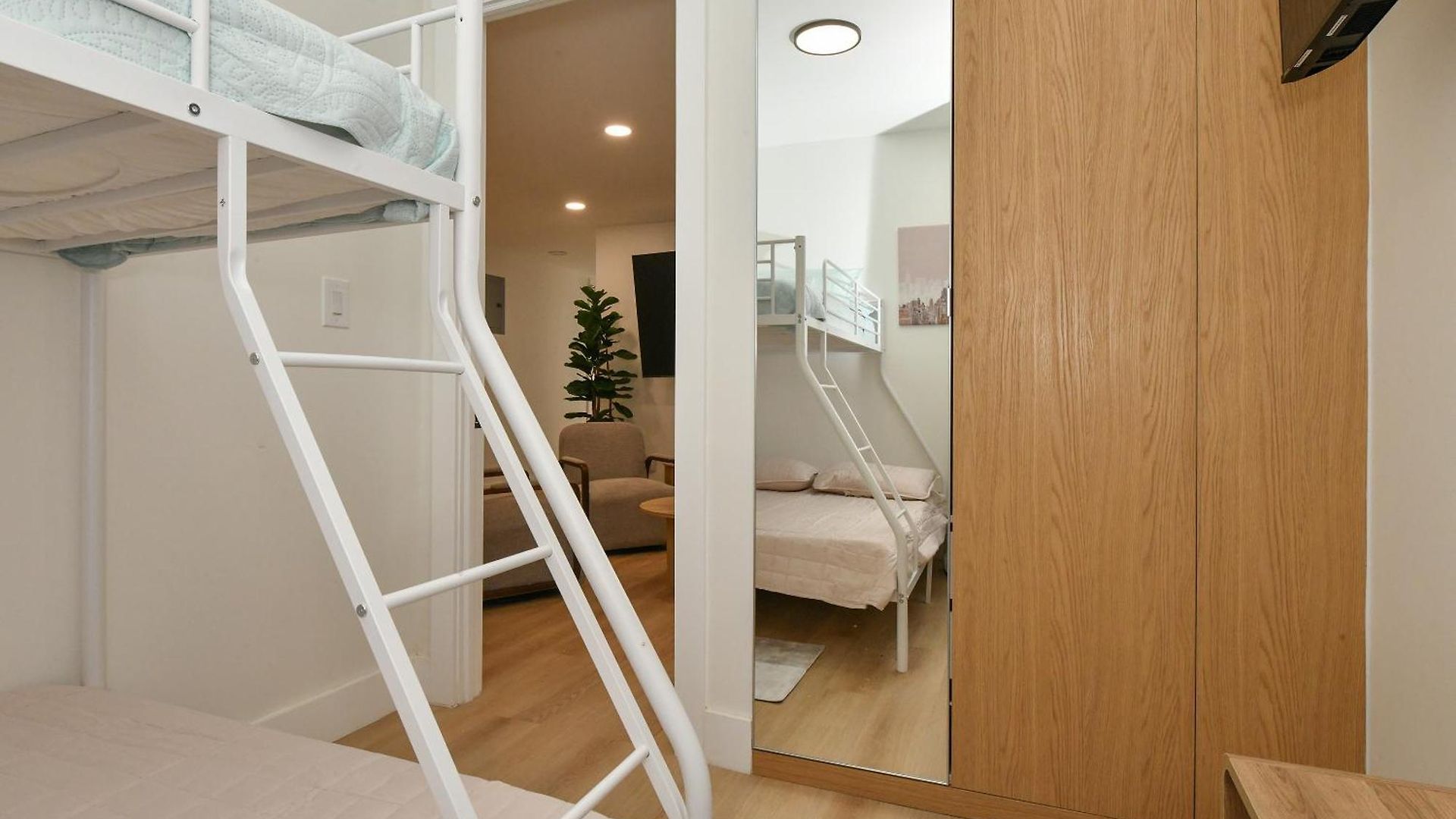 Chic 4br Stay-steps Away From Park