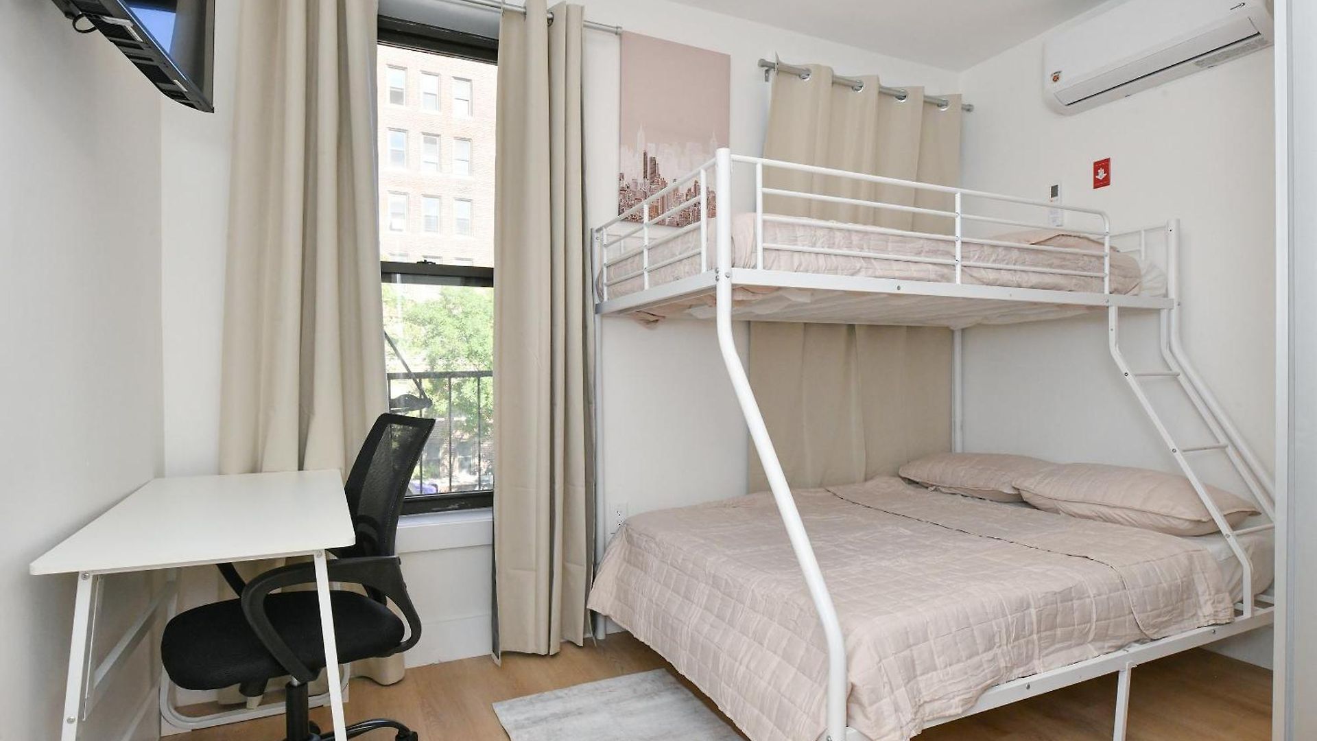Chic 4br Stay-steps Away From Park Aparthotel New York