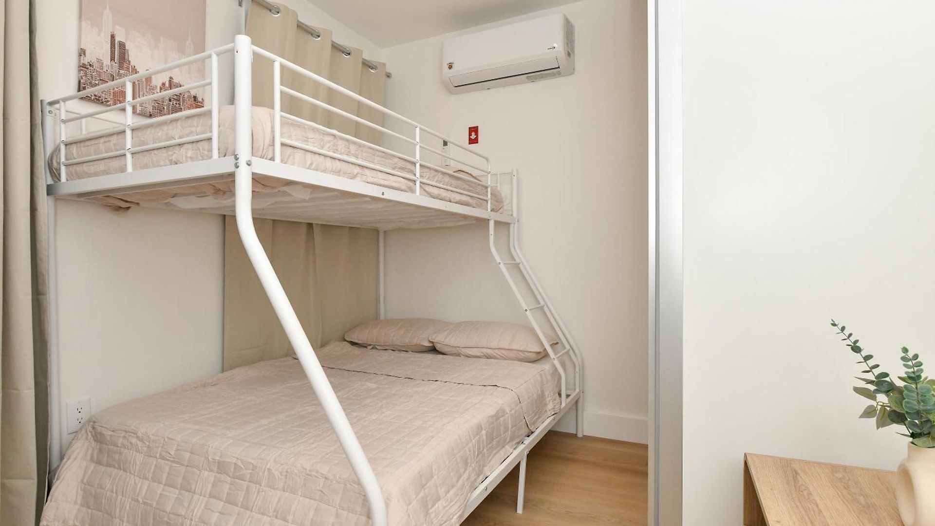 Chic 4br Stay-steps Away From Park