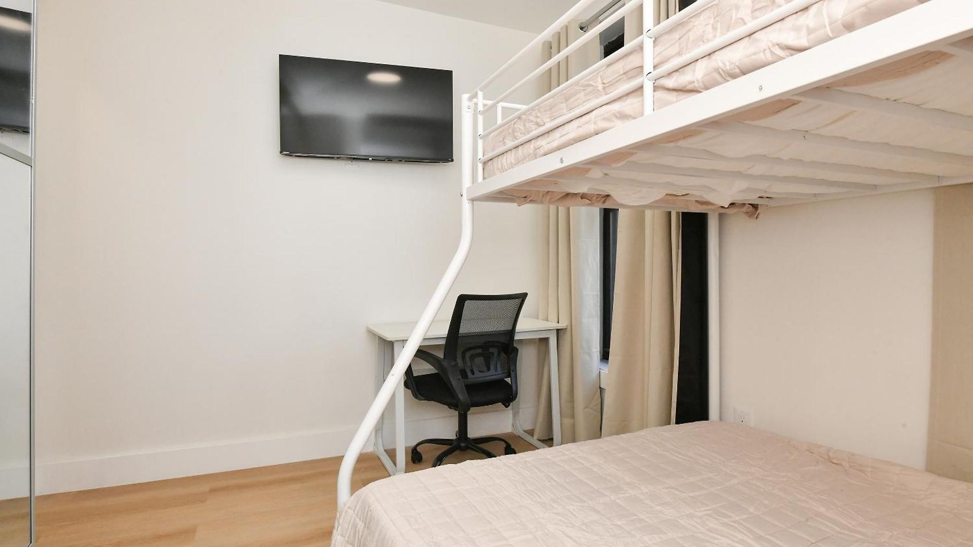 Chic 4br Stay-steps Away From Park New York