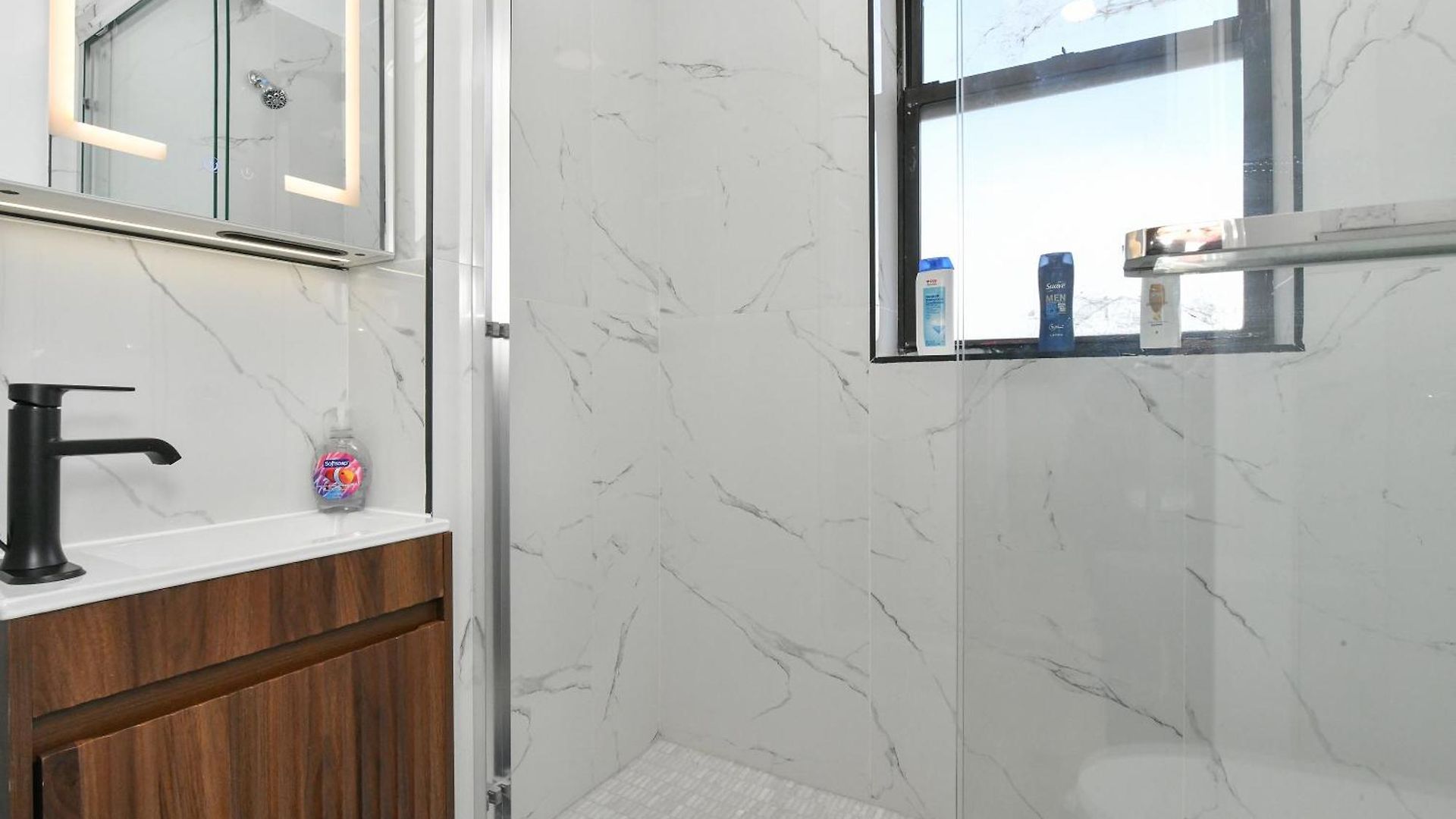 Modern 2br Near Park
