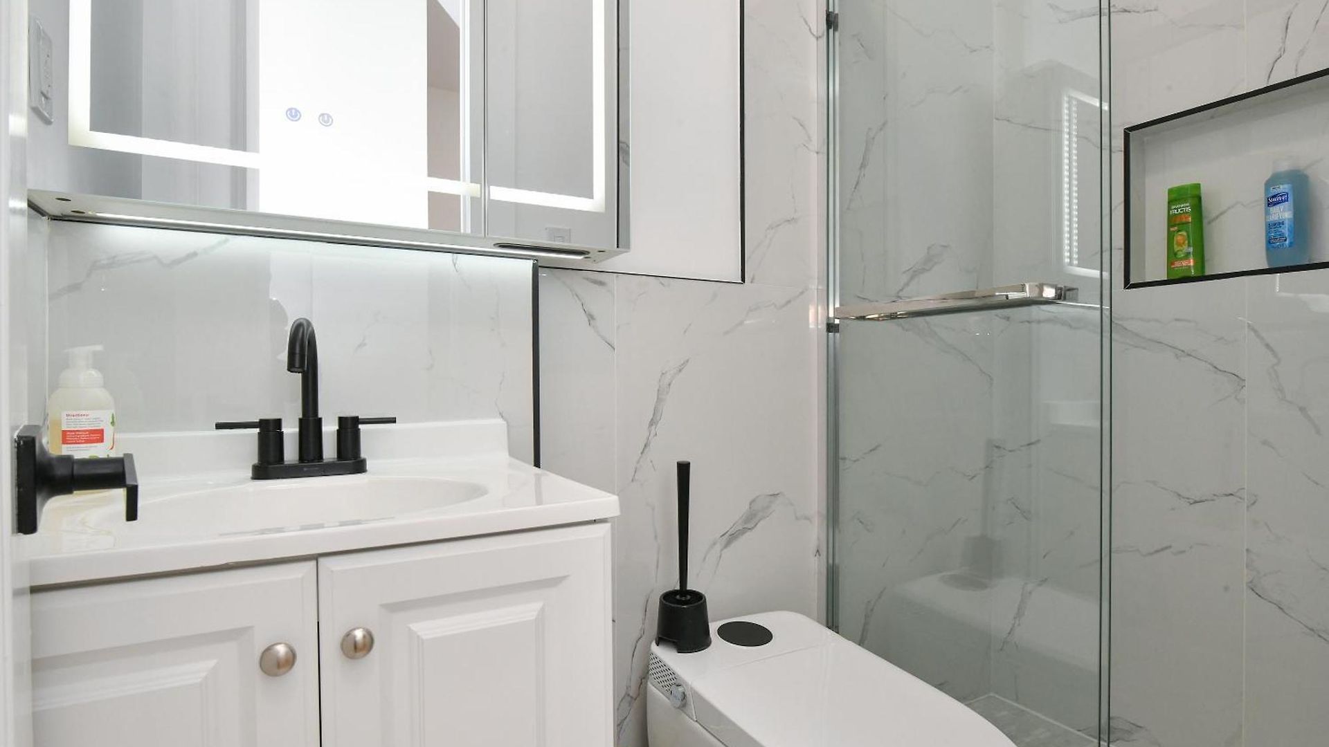 Modern 2br Near Park