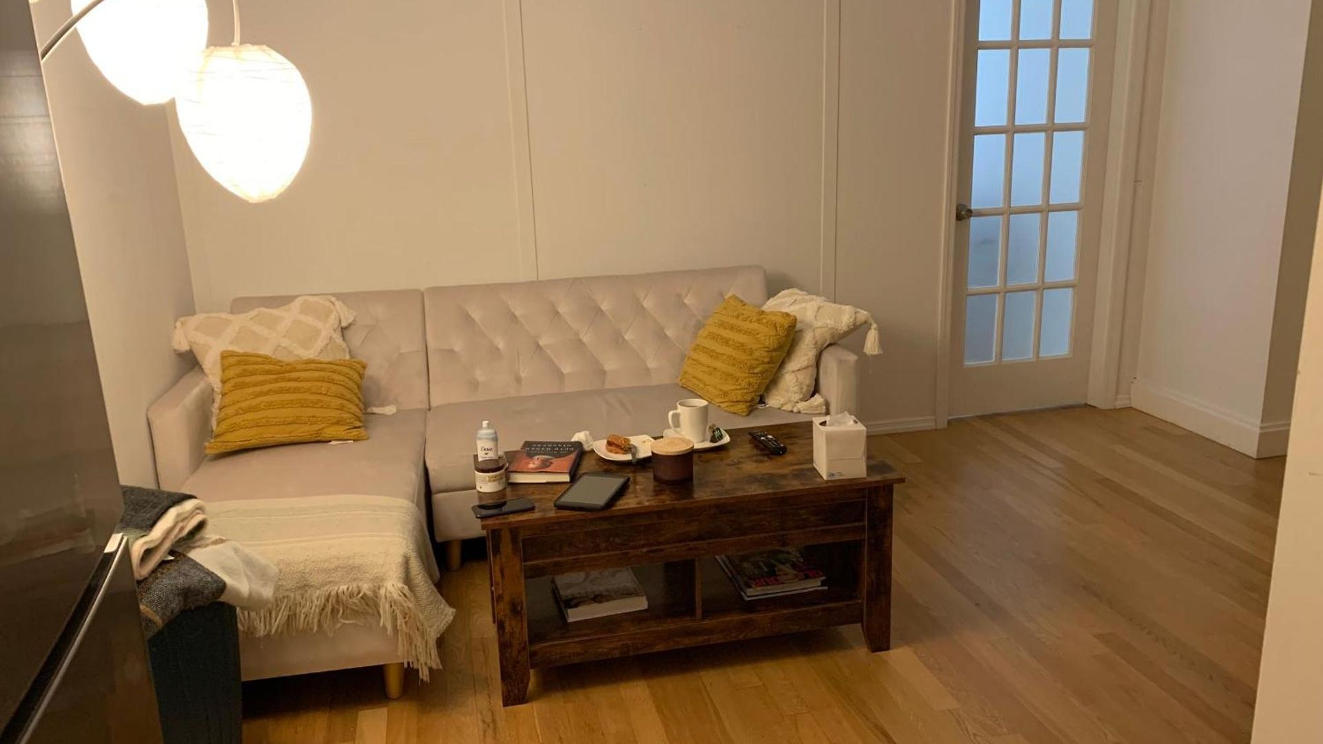 Street Large Private Bedroom ,high Speed Internet -female Only Homestay