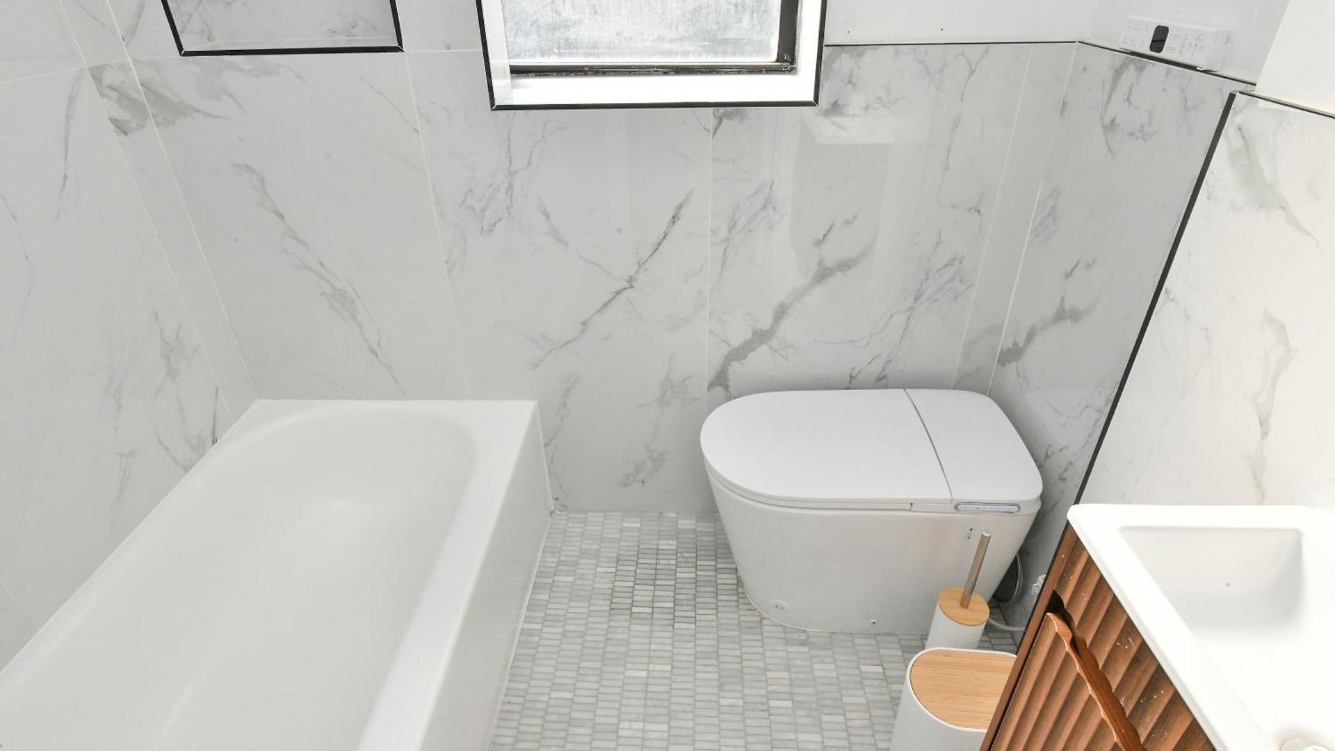 Chic 4br Stay-steps Away From Park