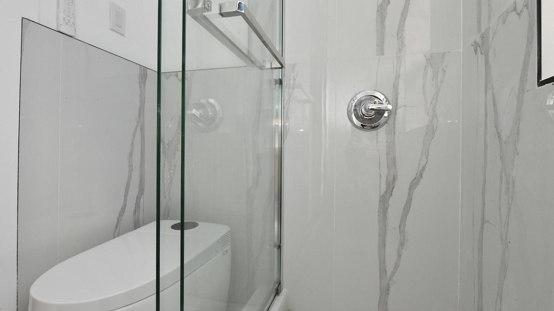 Chic 4br Stay-steps Away From Park Aparthotel