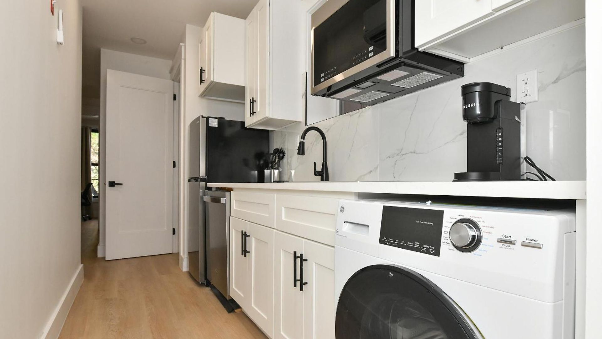 Chic 4br Stay-steps Away From Park Aparthotel