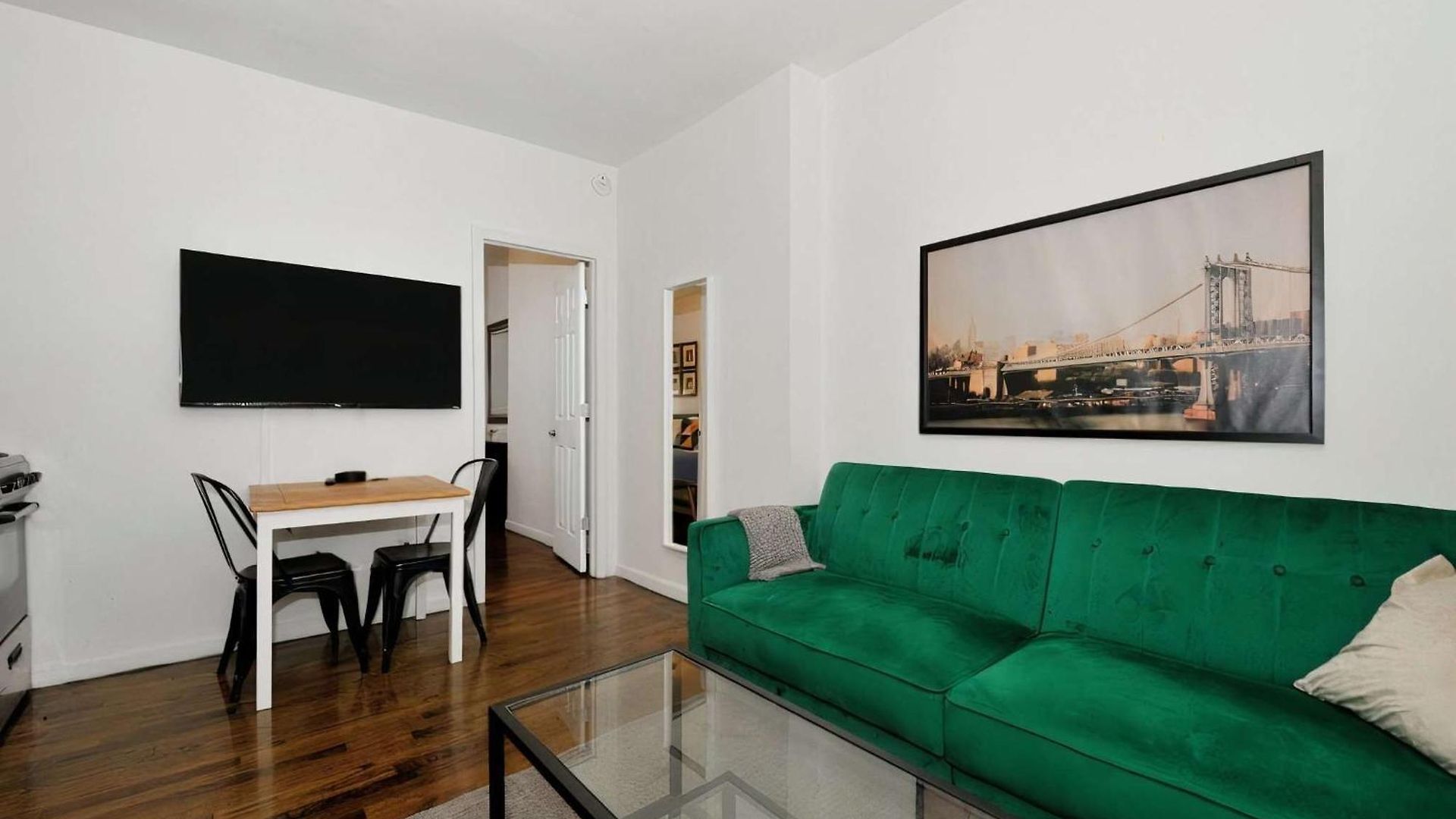 The Arthur V Vibe 8678 Apartment *