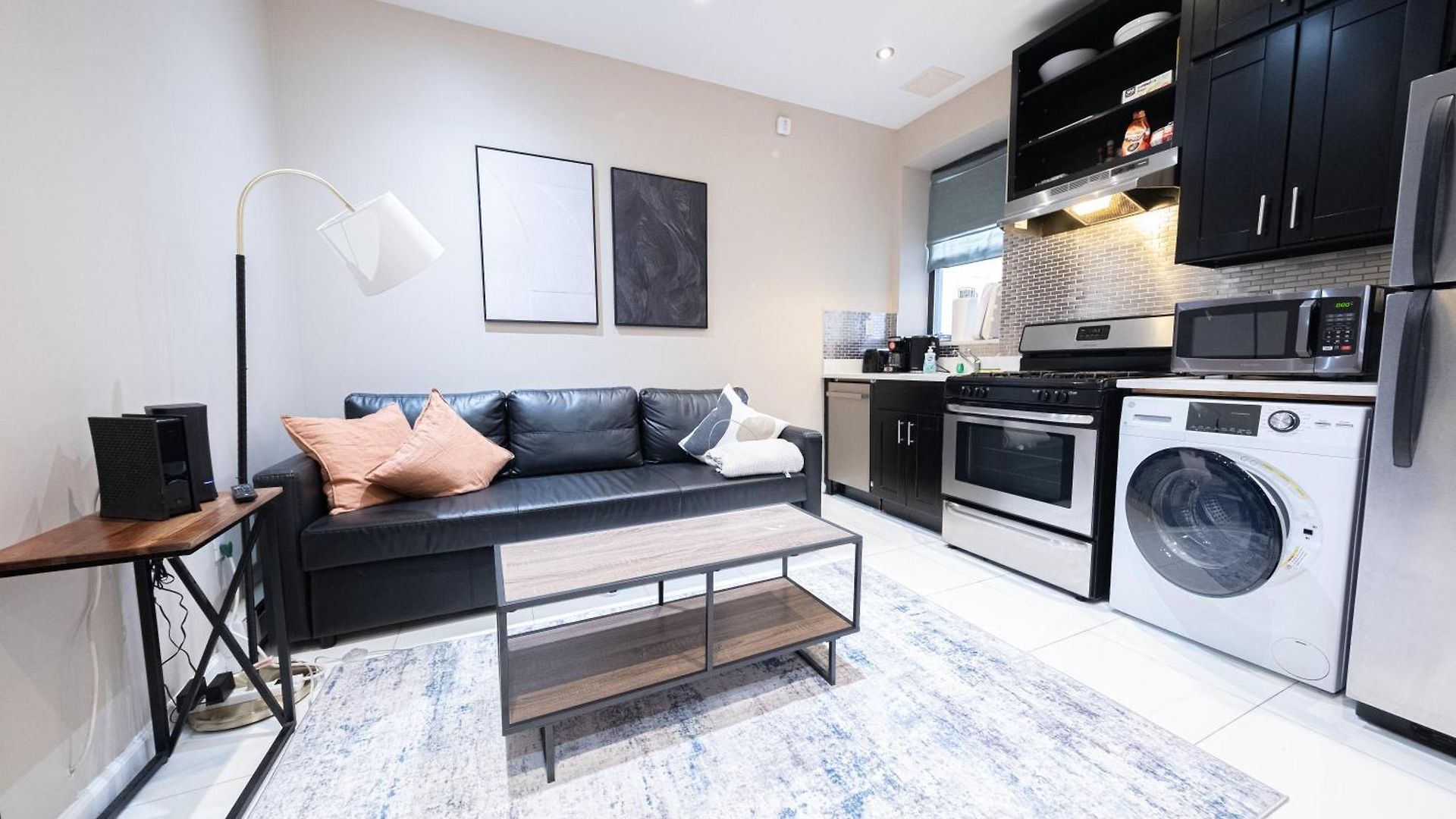 Comfy 2 Bedroom On Park West