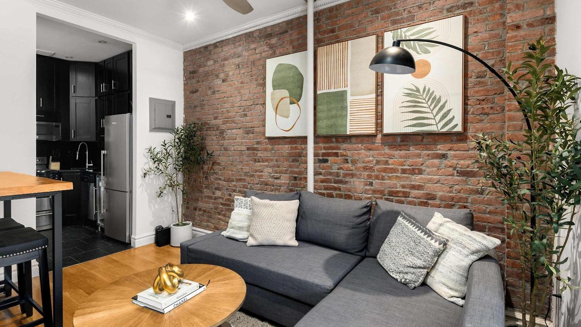 Stylish 2-bedroom In East Village Apartment *