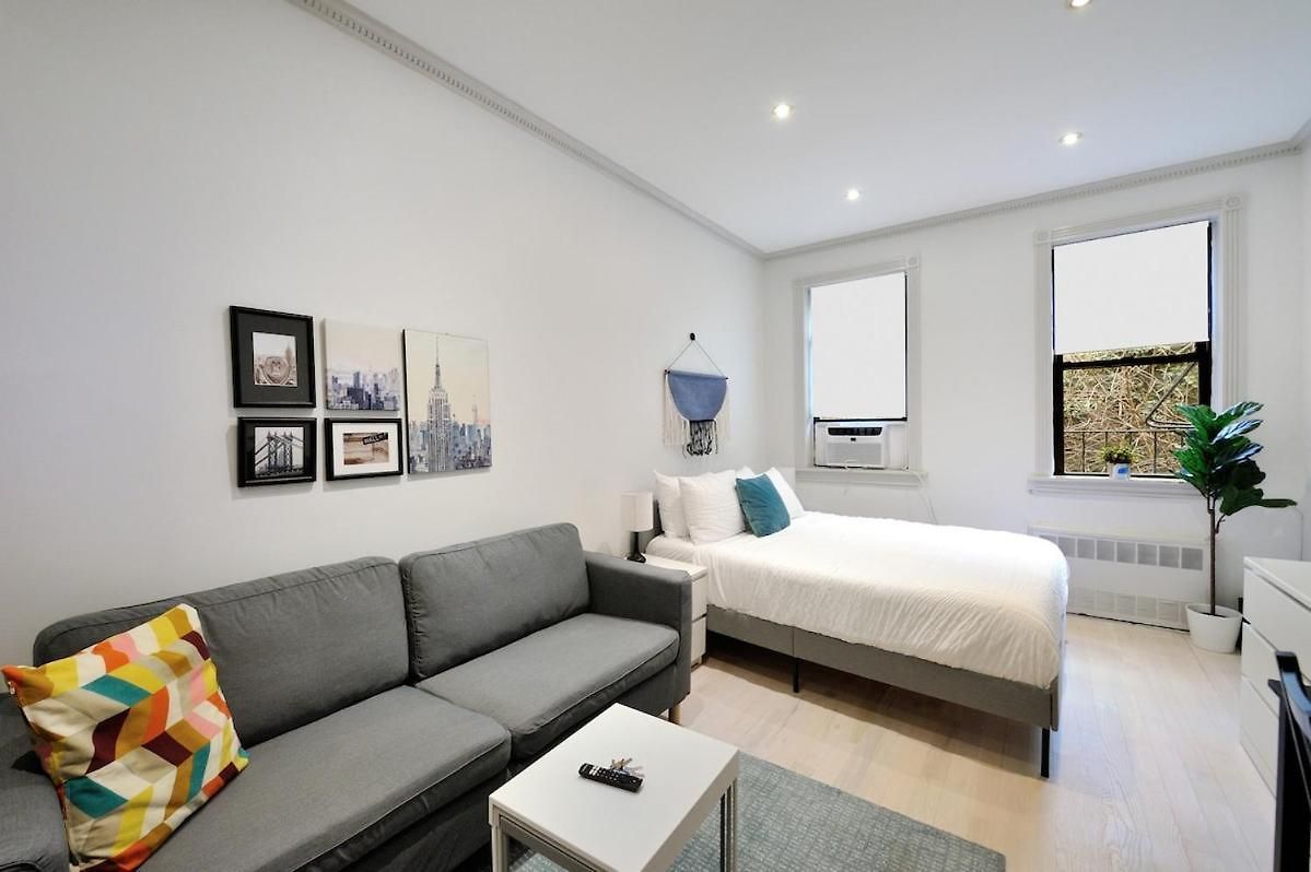 The Yorkville Vibe 8679 Apartment