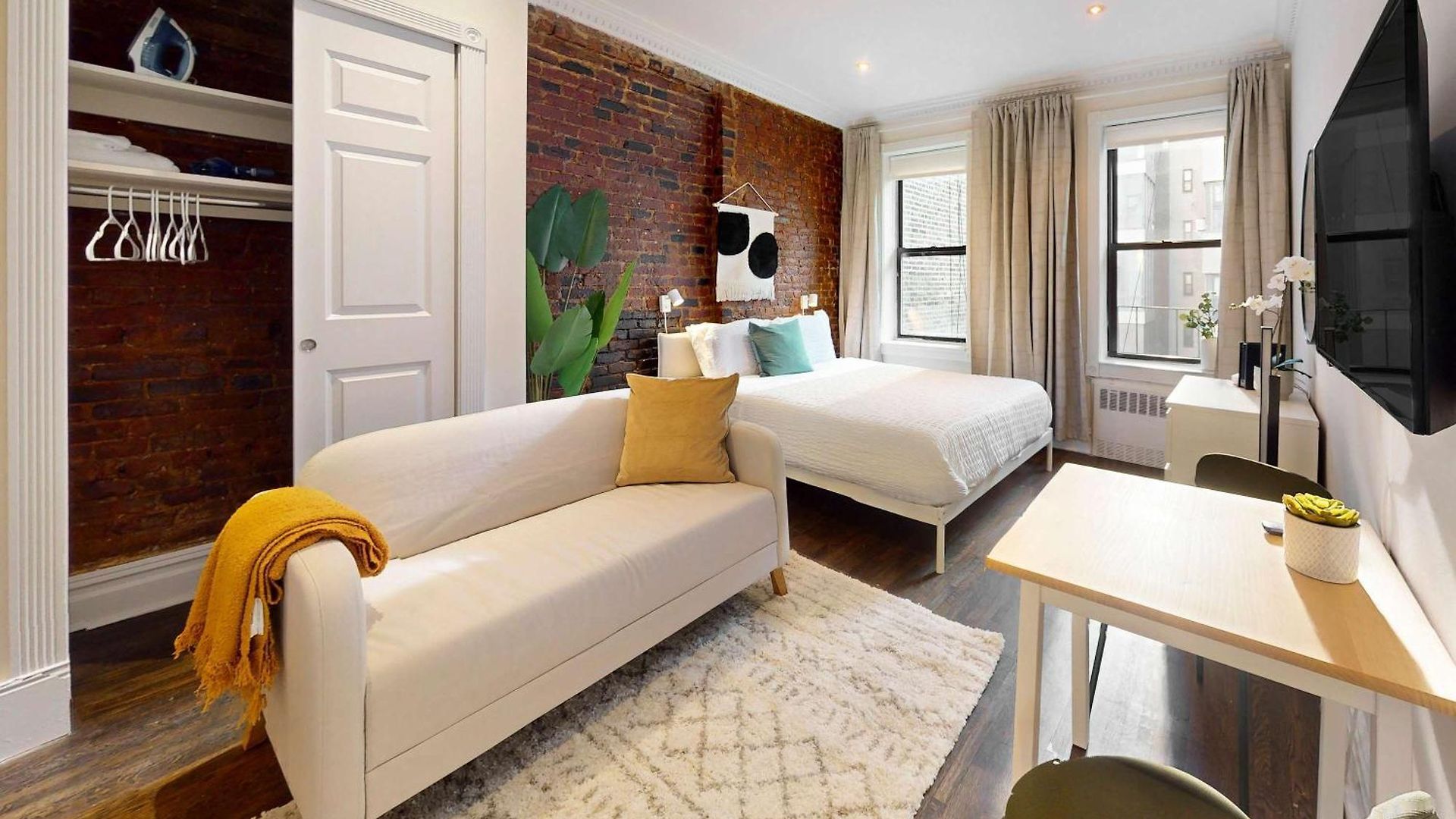 The Lisa V Vibe 8767 New York