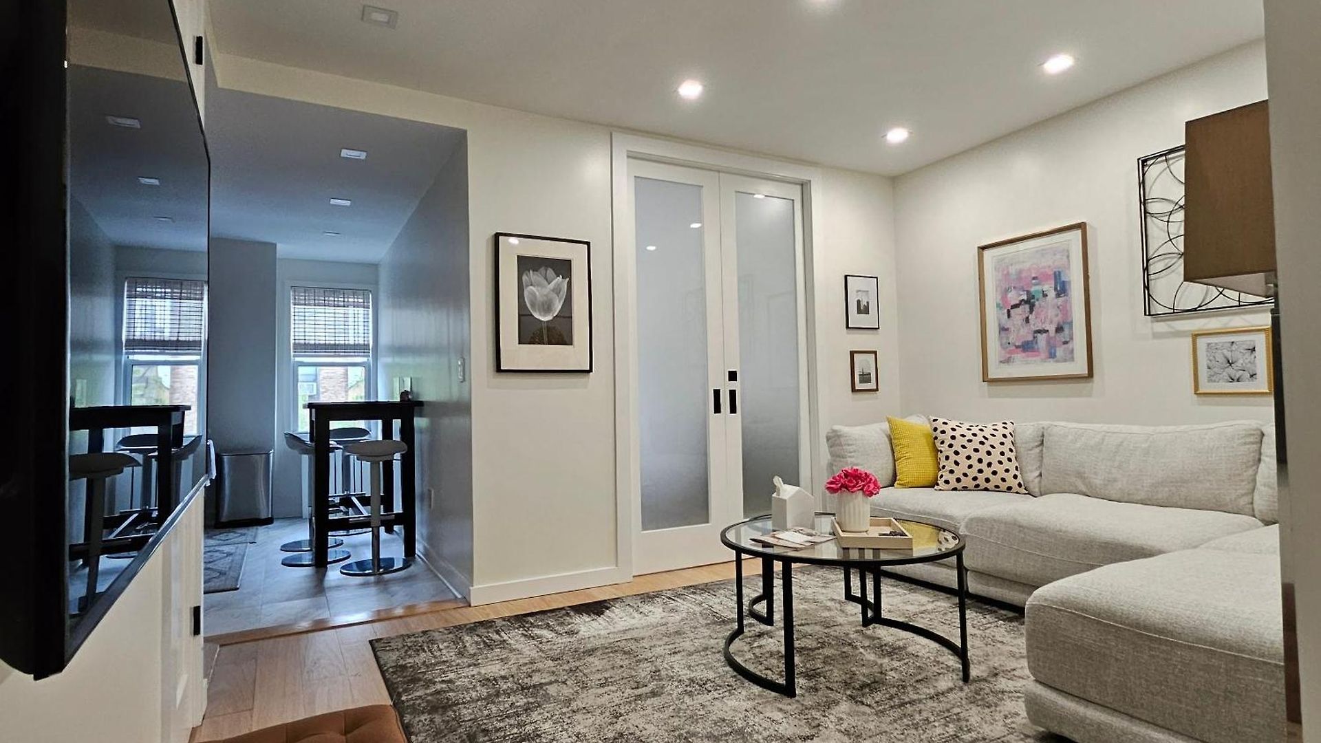 Spacious 2-bedroom Near Subway - Easy Manhattan Access *