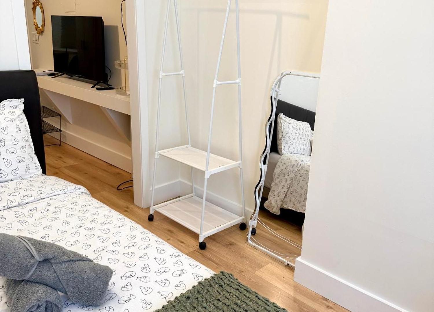 Time Square Port Authority Hudson Yard Midtown West Super Convenient 1st Floor 1-bedroom Apartment New York