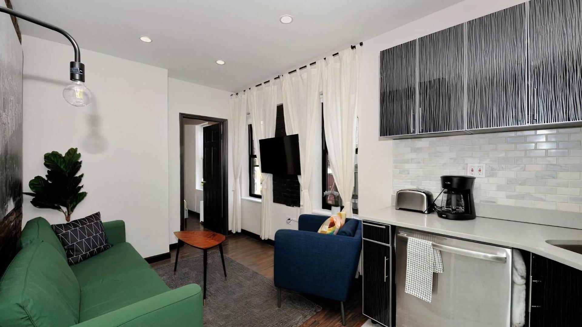 The Ideal Viii Vibe 8694 Apartment