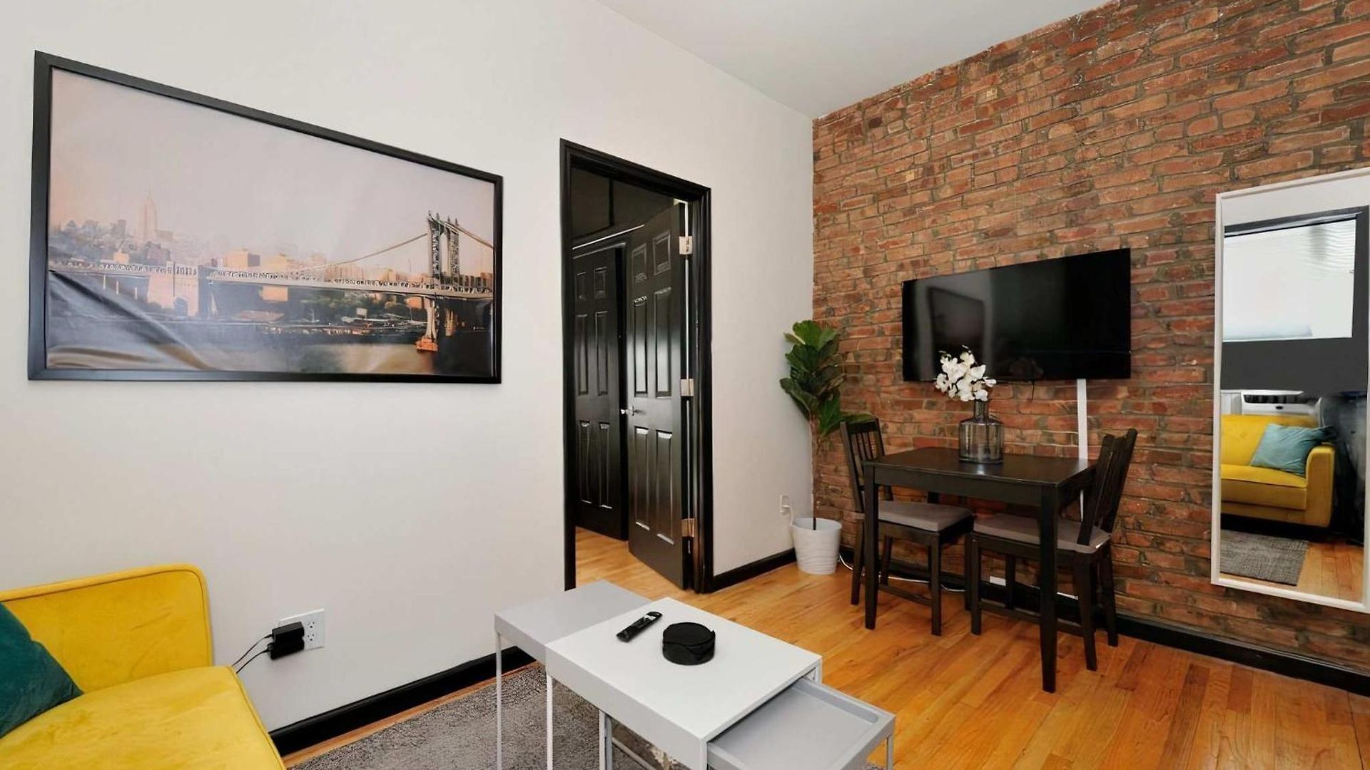 The Gram Vi Vibe 8680 Apartment *