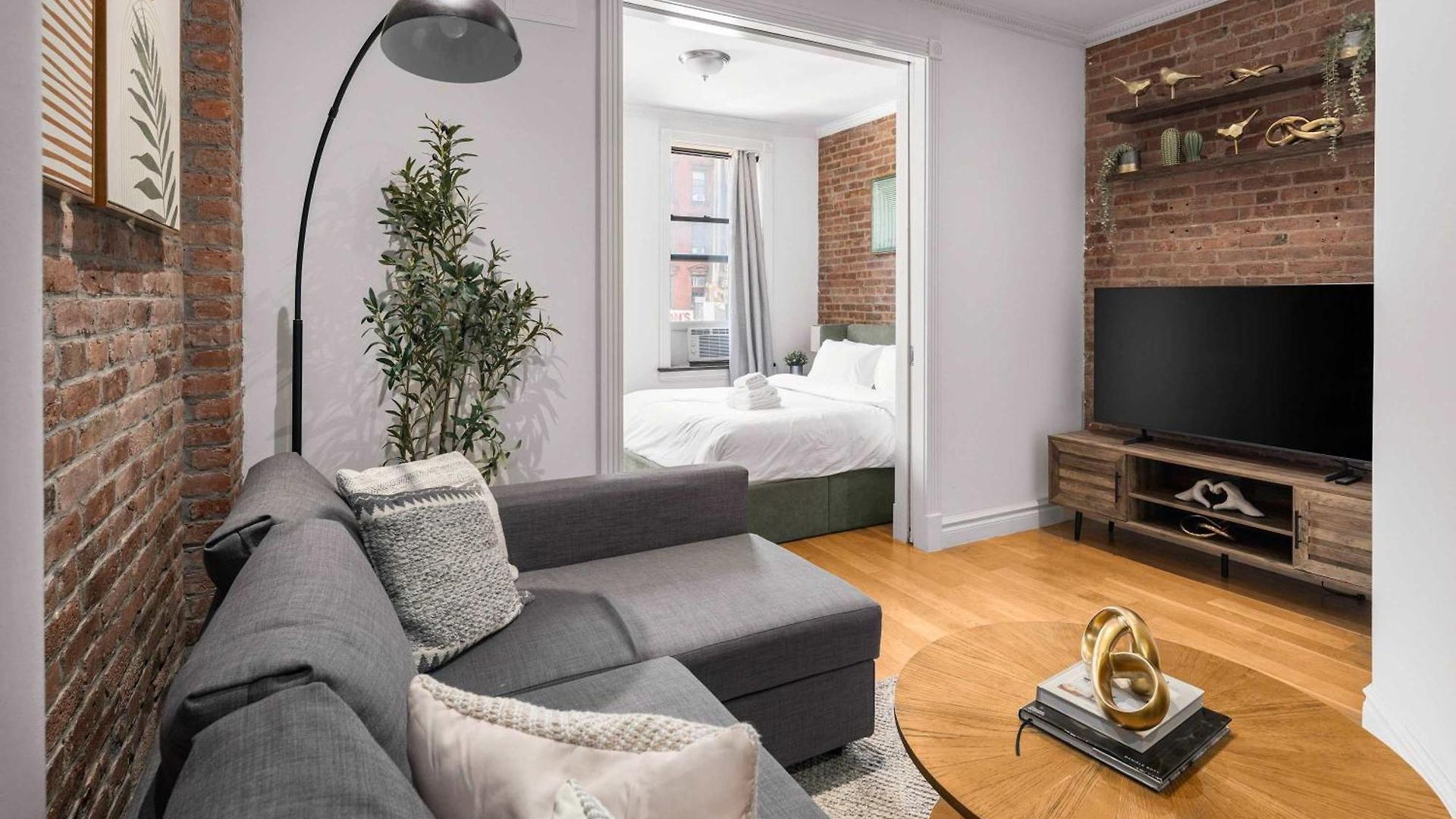 Stylish 2-bedroom In East Village Apartment *