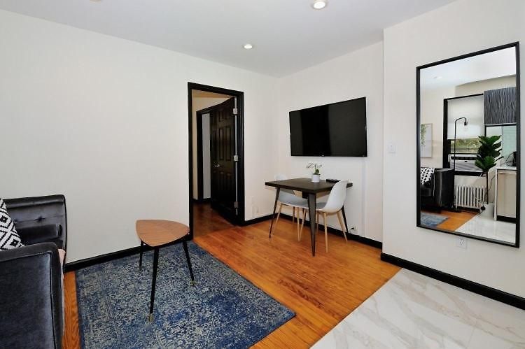 The Ideal Xii Vibe 8672 Apartment