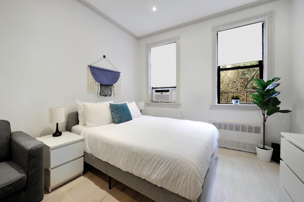 The Yorkville Vibe 8679 Apartment