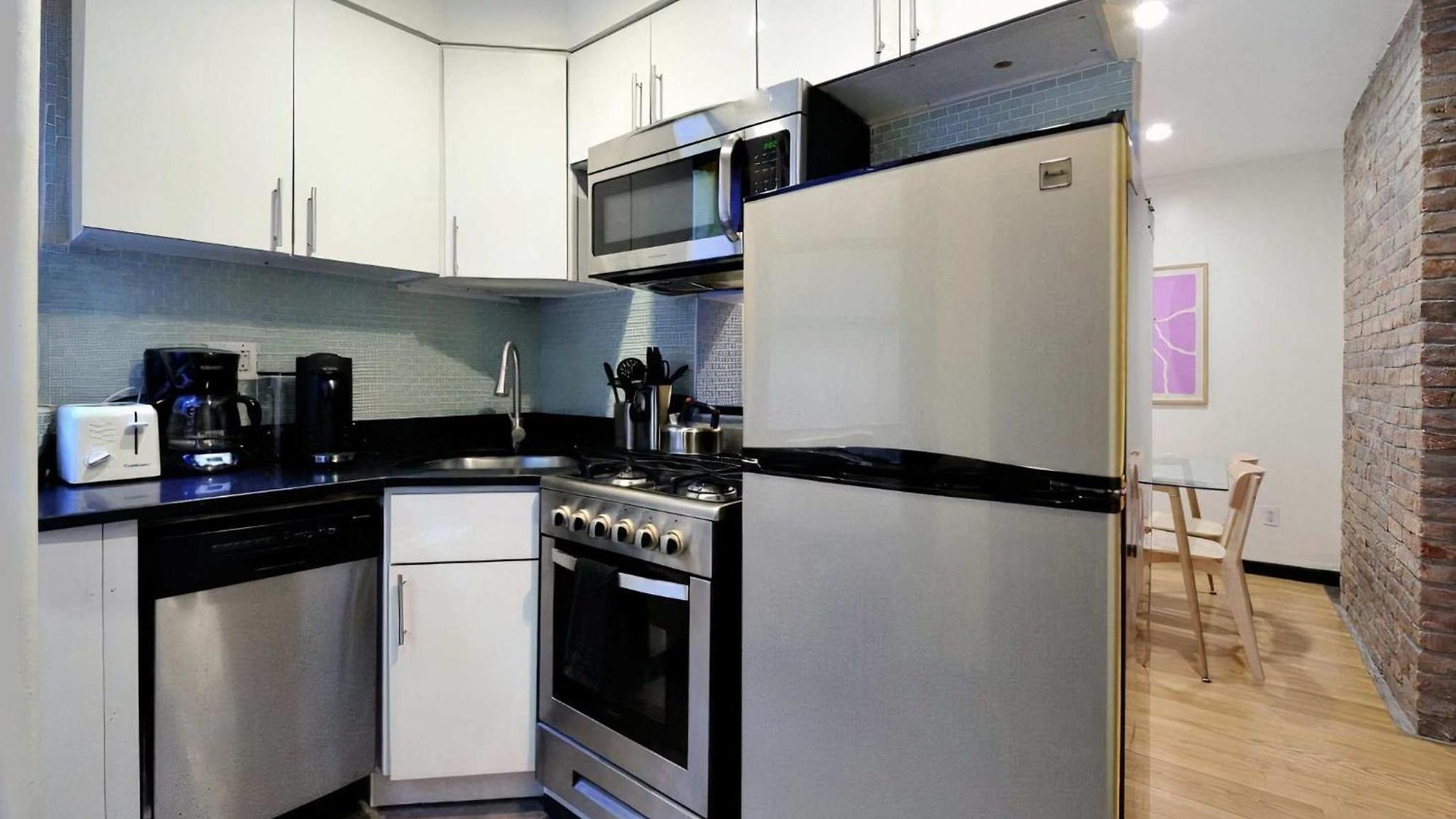 The Ideal Vibe 8556 Apartment