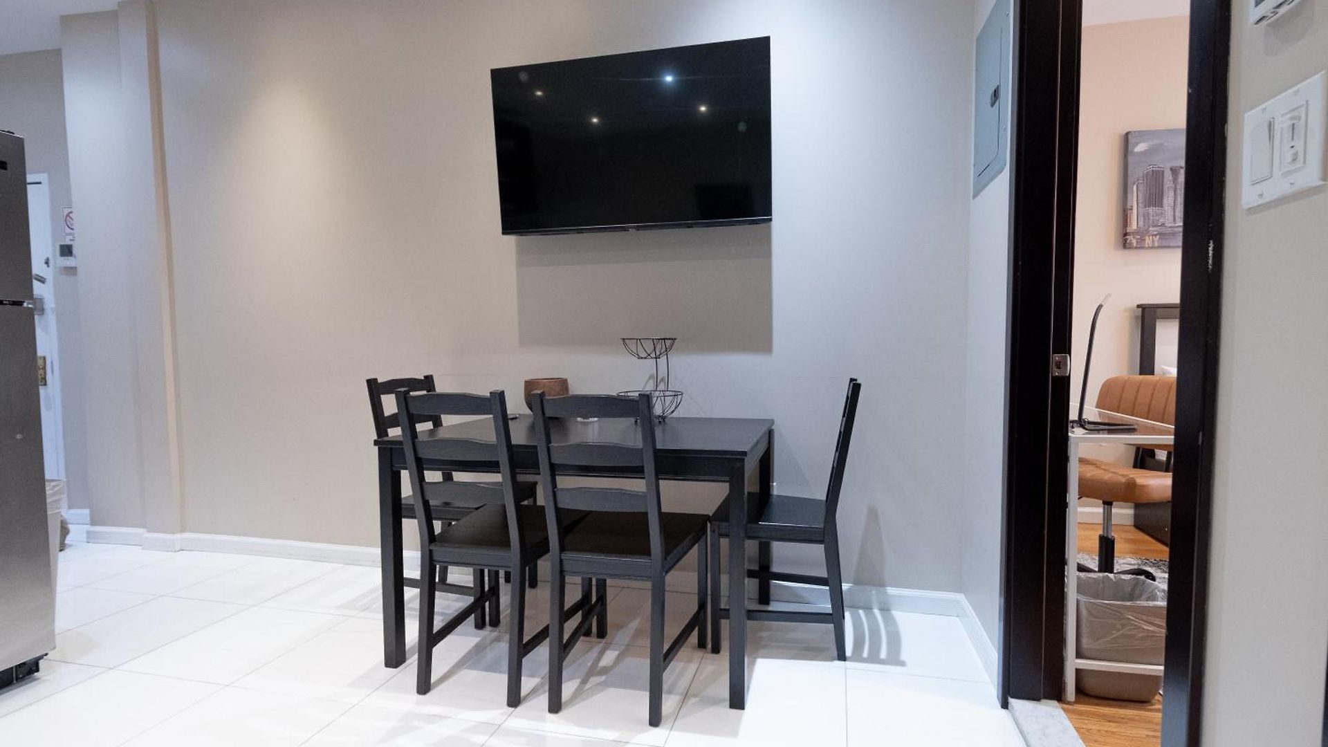 Comfy 2 Bedroom On Park West Apartment