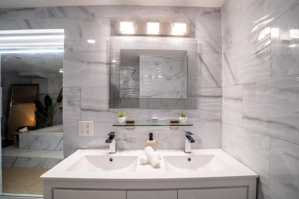 The Boca Abode - 2br 2bth W Jacuzzi Tub & Private Backyard
