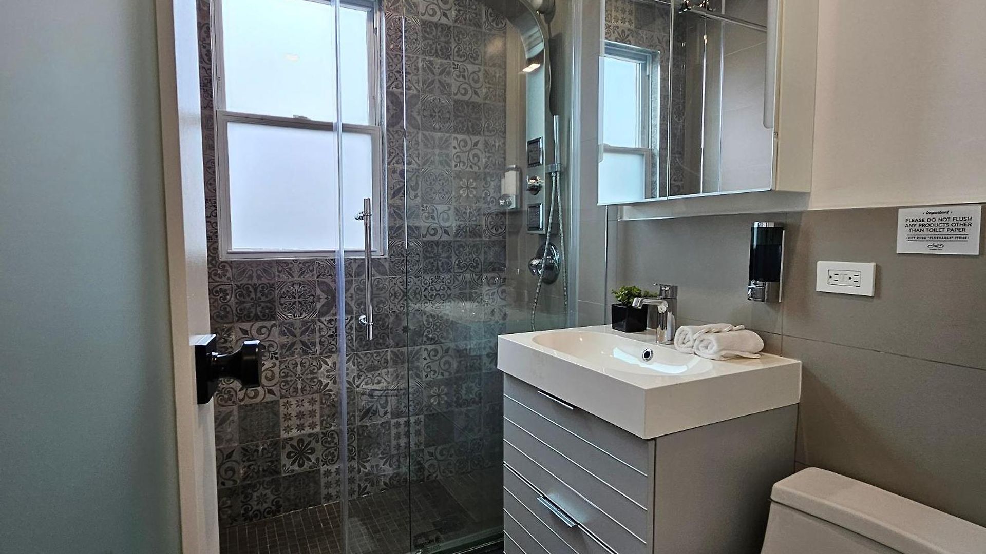 Spacious 2-bedroom Near Subway - Easy Manhattan Access New York