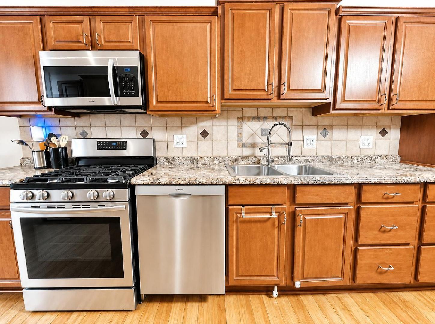 The Heights Haven, Spacious 6 Bedrooms Townhouse With Patio Apartment