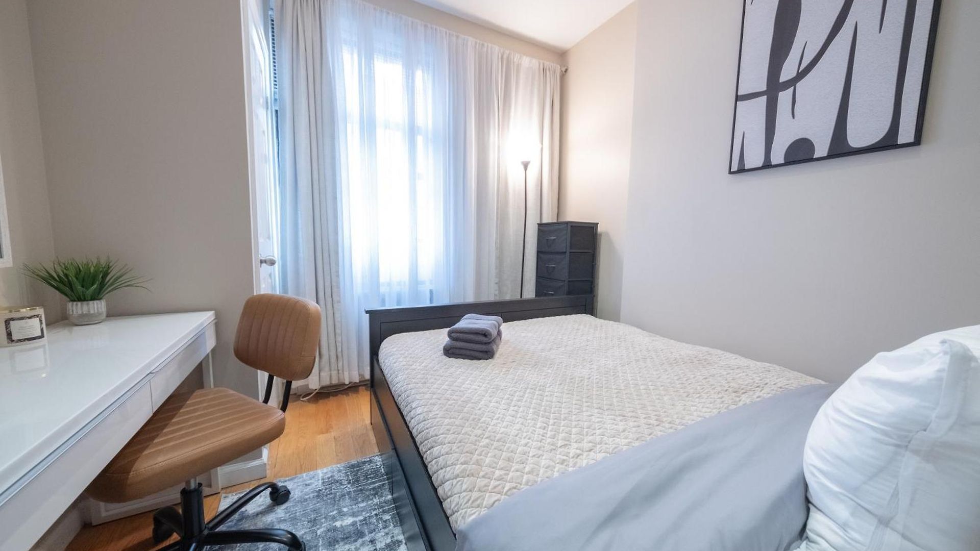 Comfy 2 Bedroom On Park West Apartment *