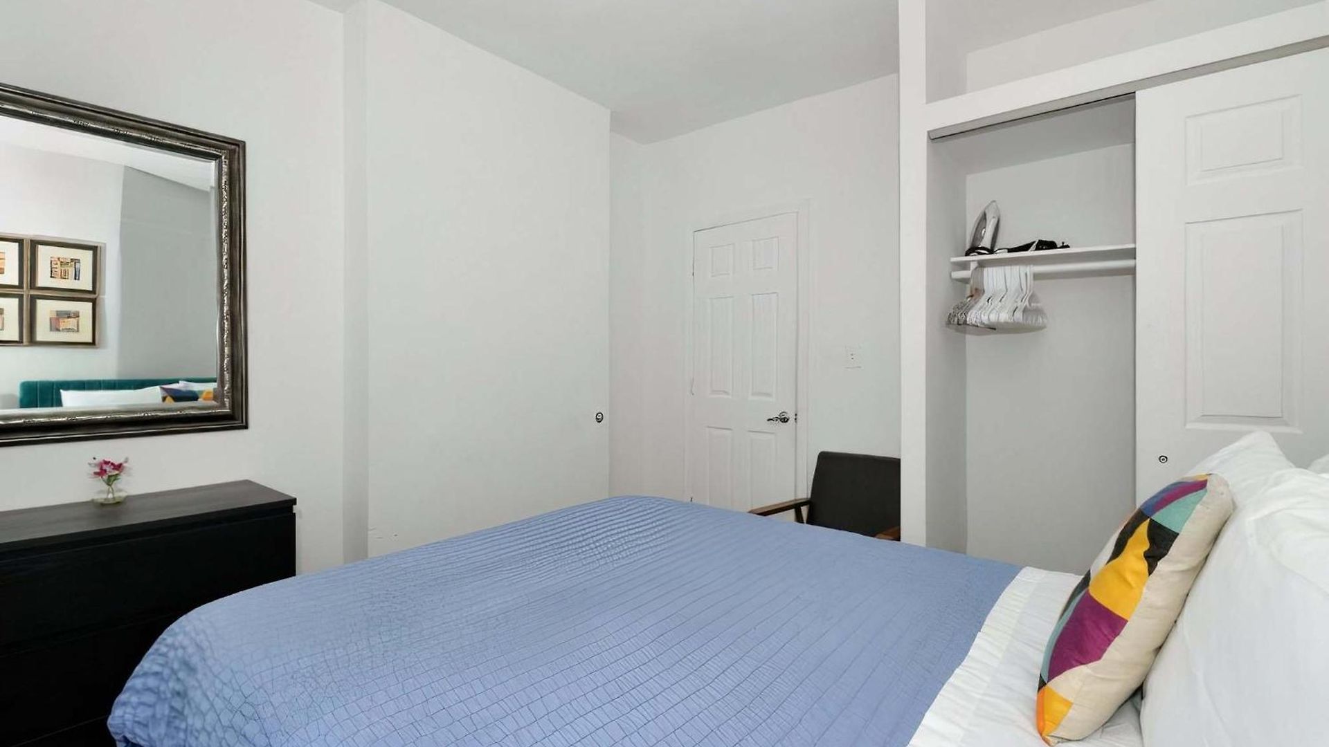 The Arthur V Vibe 8678 Apartment