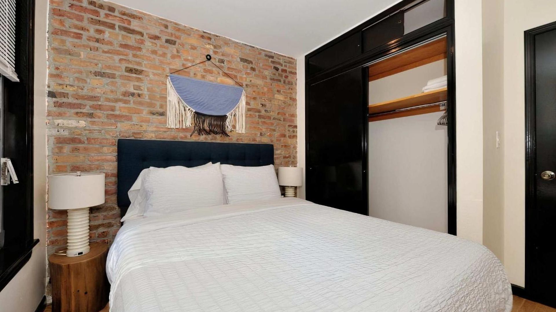 The Ideal Vibe 8556 Apartment *